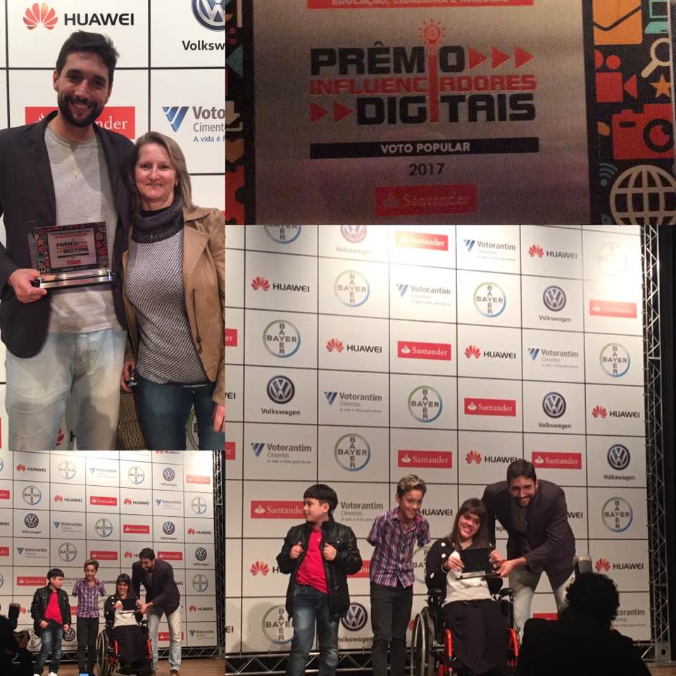 Rodrigo Martiny recebendo prêmio de maior influenciador digital na educação